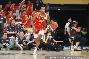 九游体育官网-你是真滴硬！小巴里-布朗半场12中7&amp;三分5中3砍下19分3板4助