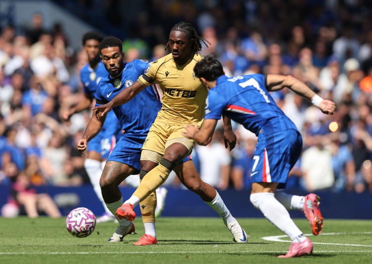 九游体育-英媒：埃泽与弗兰克交谈后被说服，他曾考虑枪手但现在只想去热刺