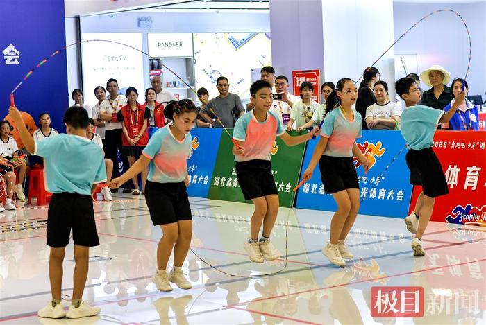 九游体育入口-700人奔向这里,阳光体育“趴”嗨翻天