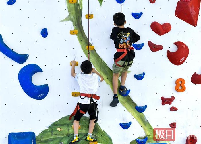 九游体育入口-700人奔向这里,阳光体育“趴”嗨翻天