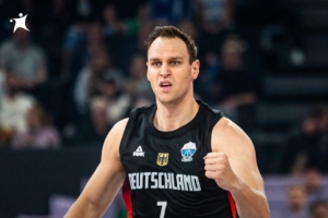 球队内线吃紧！德国中锋沃格特曼将回国治疗 将缺席下一场比赛