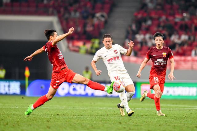 世界杯九游体育-防线不稳+失误送礼 成都遇强即败争冠再掉队