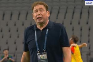 比分直播-人麻了！申花后场送大礼被扳平，斯卢茨基面色赤红都快哭了！