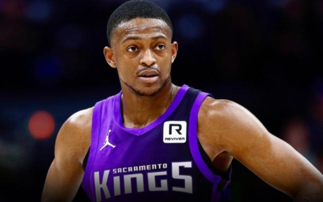 1738119692035023408.png 富保罗要求国王交易福克斯 文班亚马正在圣城等他