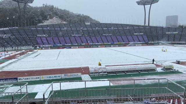 比分直播-广岛的联赛揭幕战: 雪景+烧酒+烤串+围观少女偶像