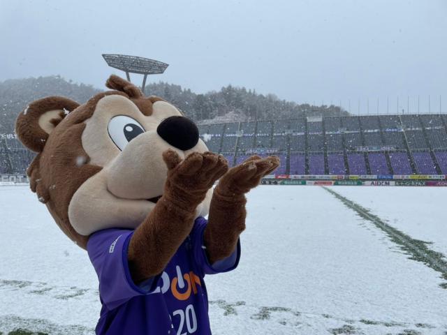 比分直播-广岛的联赛揭幕战: 雪景+烧酒+烤串+围观少女偶像