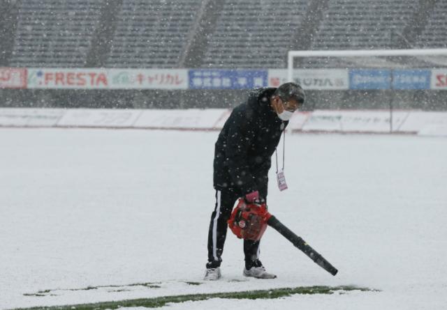 比分直播-广岛的联赛揭幕战: 雪景+烧酒+烤串+围观少女偶像