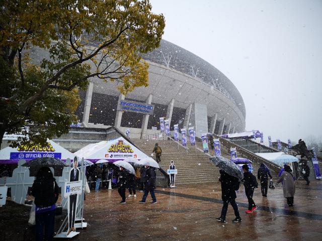 比分直播-广岛的联赛揭幕战: 雪景+烧酒+烤串+围观少女偶像