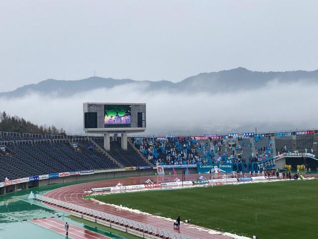 比分直播-广岛的联赛揭幕战: 雪景+烧酒+烤串+围观少女偶像