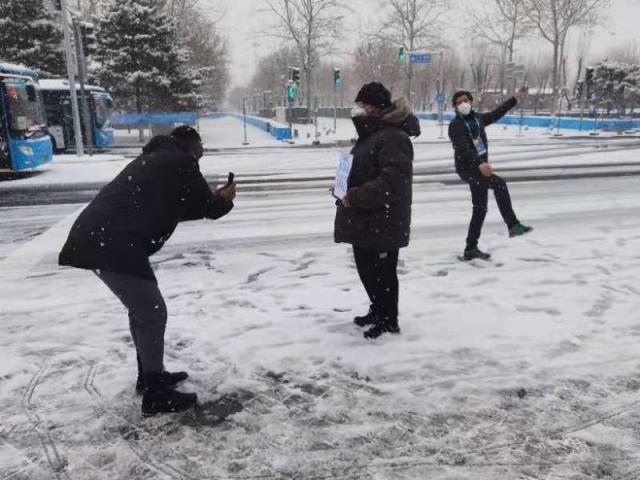 比分直播-广岛的联赛揭幕战: 雪景+烧酒+烤串+围观少女偶像